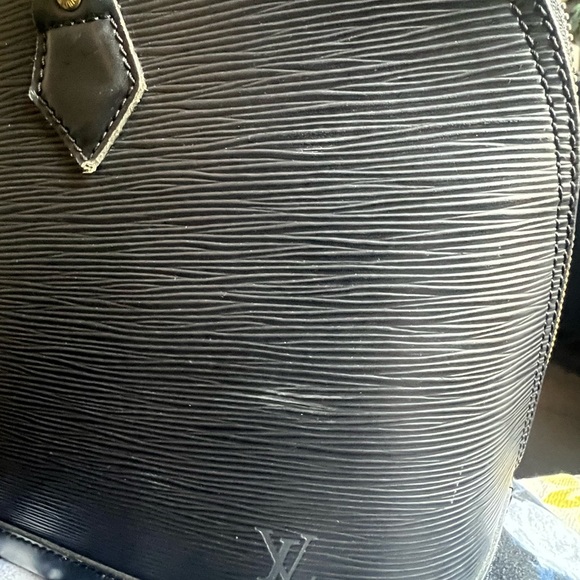 Louis Vuitton Alma - Picture 11 of 16